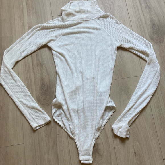 Free people white turtleneck bodysuit size small - Picture 1 of 3
